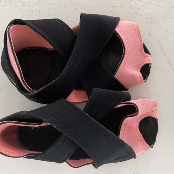 Pink/Black Nike Studio Wraps - Picture 6 of 6
